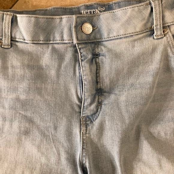 Terra and Sky jean shorts - Picture 3 of 8